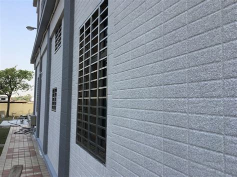 房屋外牆|外牆建材種類怎麼挑？老屋拉皮3大趨勢「輕、綠、耐」